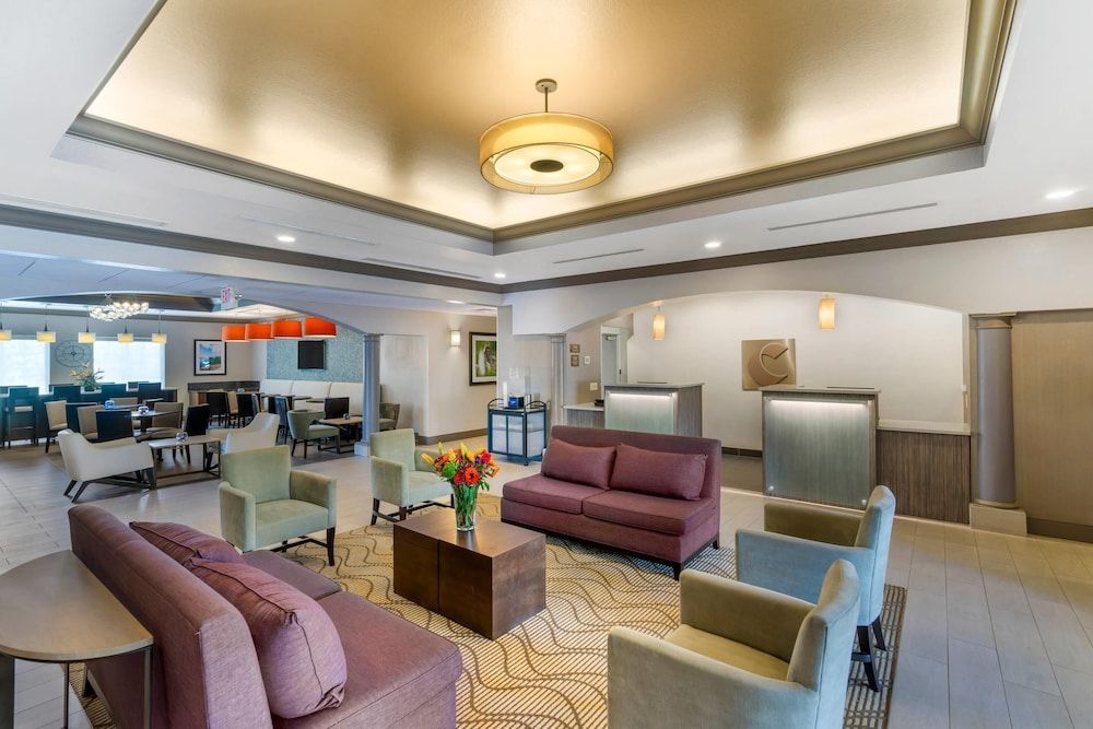 Comfort Inn & Suites 2