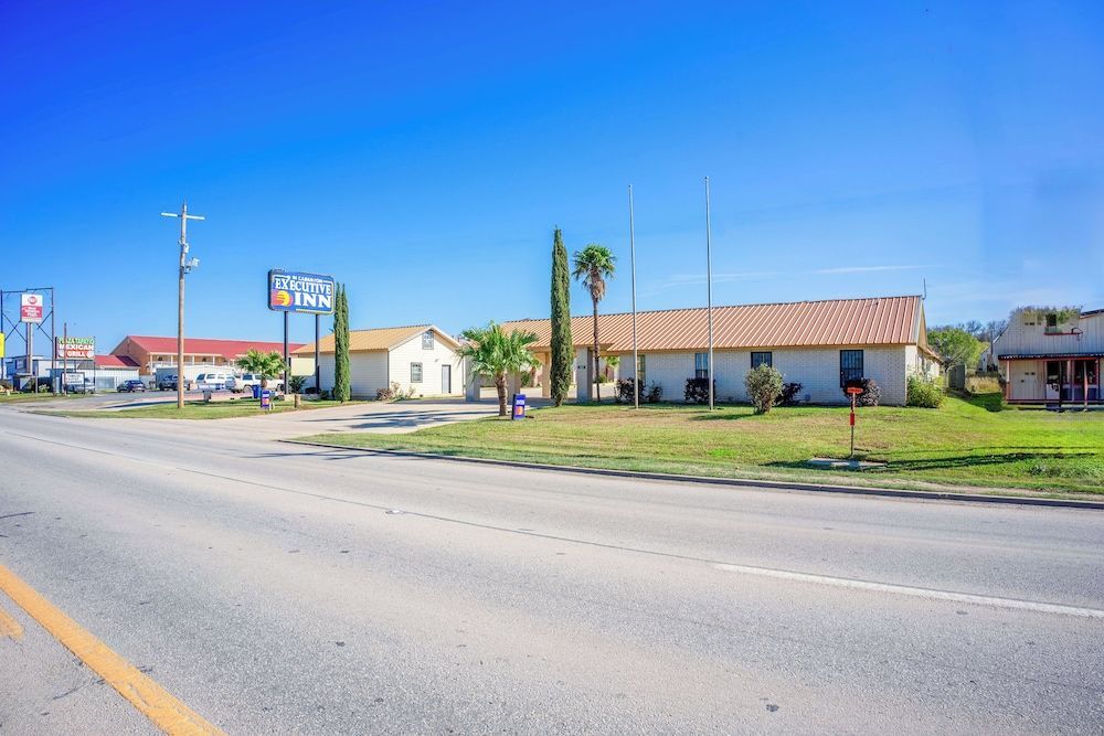 Pleasanton Executive Inn By OYO 1