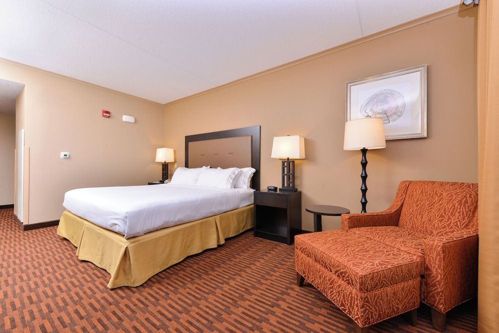 Holiday Inn Express BREEZEWOOD by IHG 2