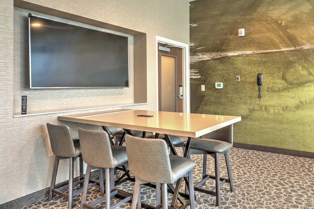 Courtyard by Marriott Deptford 2