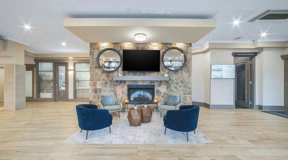 Sandman Hotel & Suites Kelowna 2