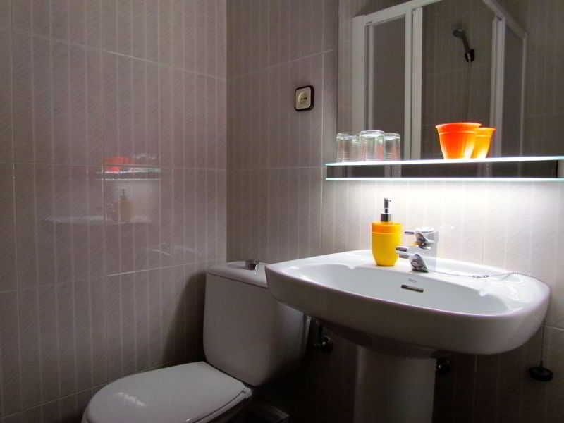 Barcelona City Street Hostal 2
