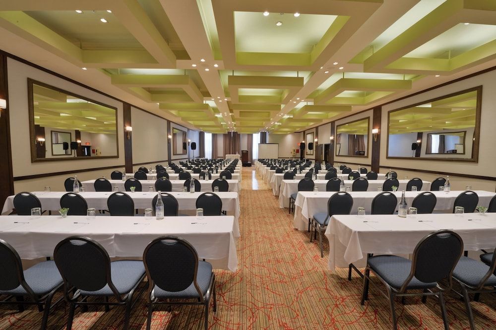 Holiday Inn MONTREAL CENTREVILLE DOWNTOWN by IHG 1