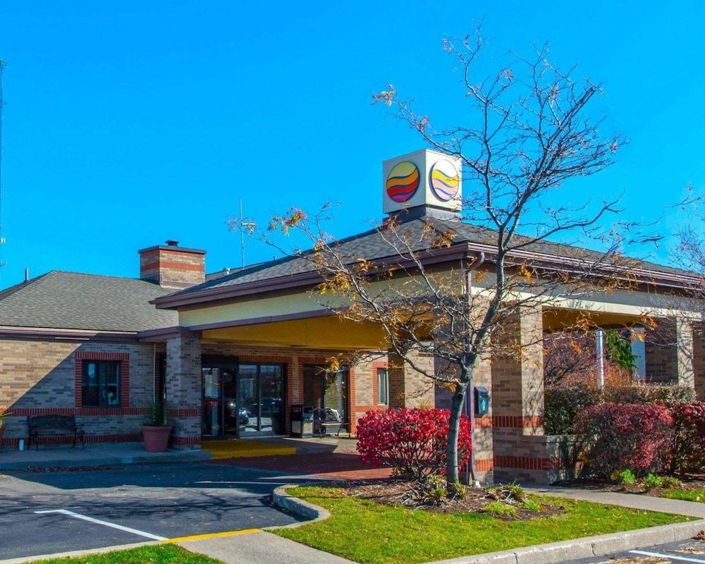 Comfort Inn & Suites Erie - Splash Lagoon Indoor Waterpark 1