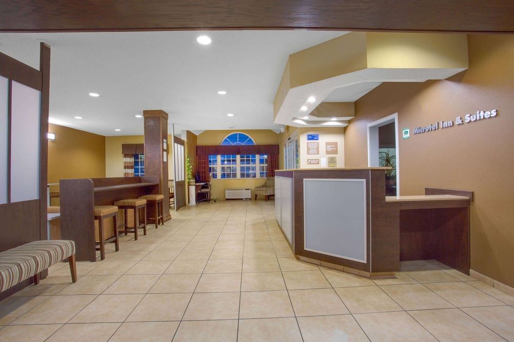 Microtel Inn & Suites by Wyndham Harrisonburg 2