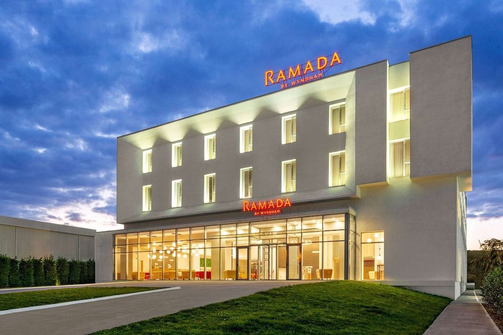 Ramada by Wyndham Targu Jiu 1