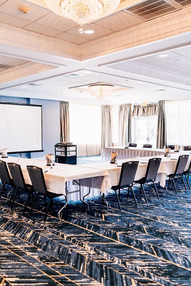Salem Waterfront Hotel & Suites 2