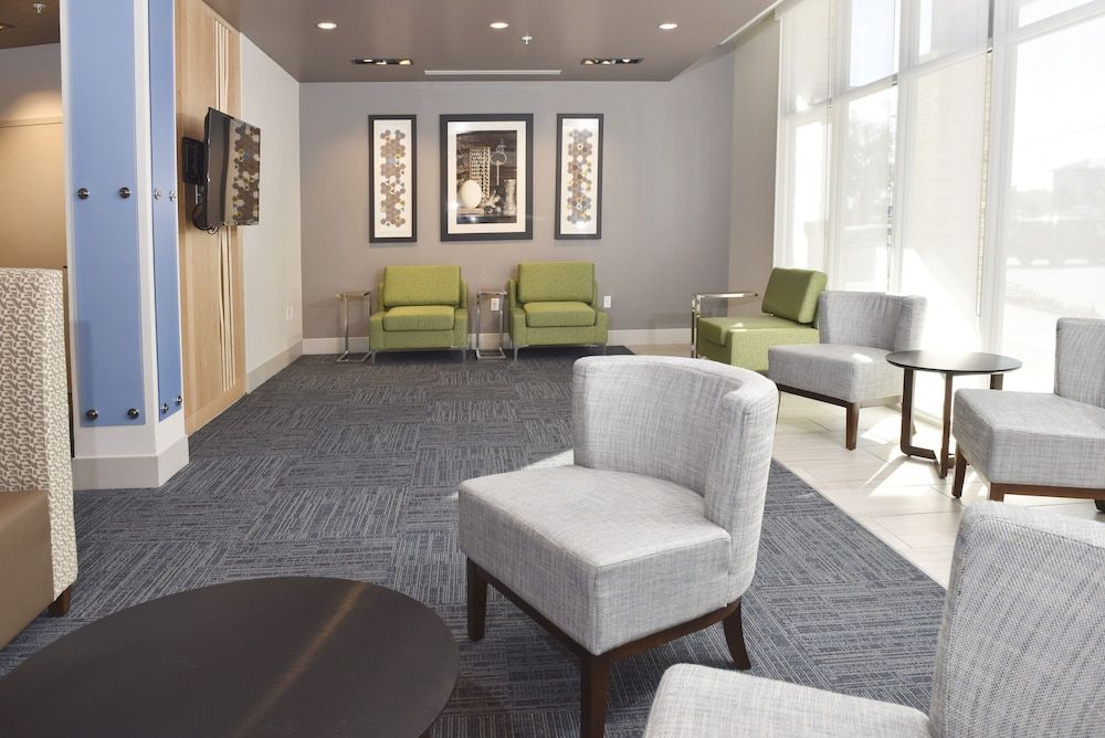 Holiday Inn Express & Suites ORLANDO SOUTHEAST by IHG 1