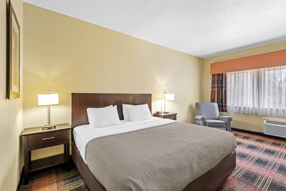 Quality Inn & Suites Des Moines Airport 1