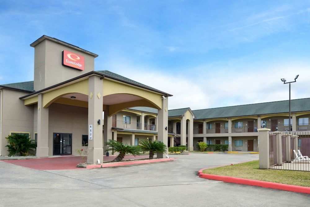 Econo Lodge Inn & Suites Port Arthur near Sabine Pass 1