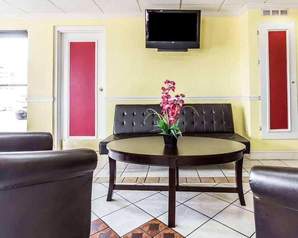 Econo Lodge Inn & Suites Matthews - Charlotte 2