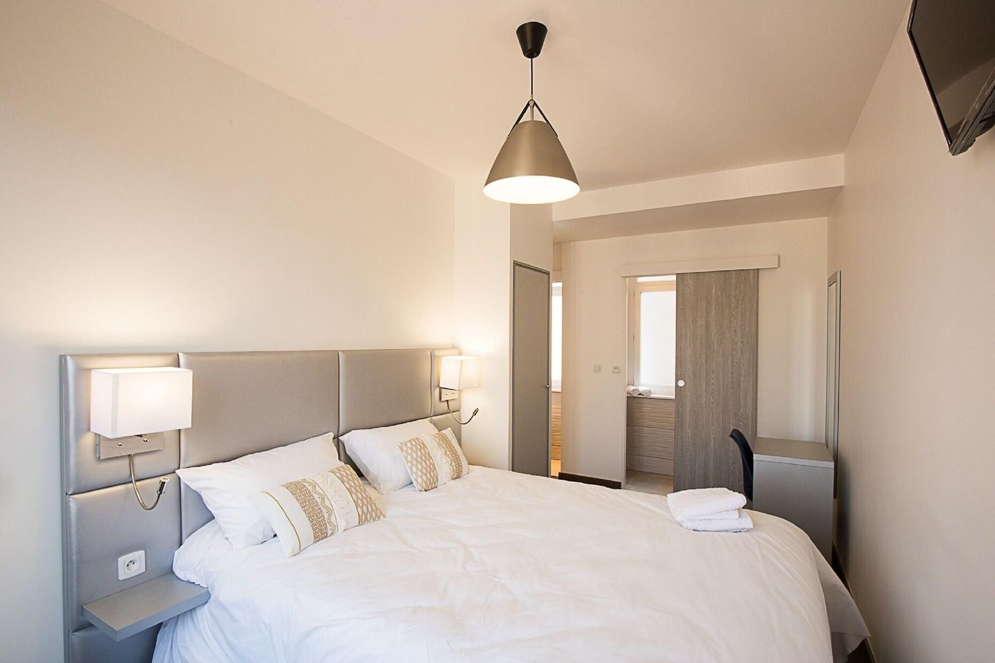 HOTEL AMBASSADEUR 2