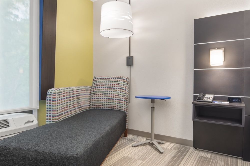 Holiday Inn Express & Suites HARDEEVILLE-HILTON HEAD by IHG 2