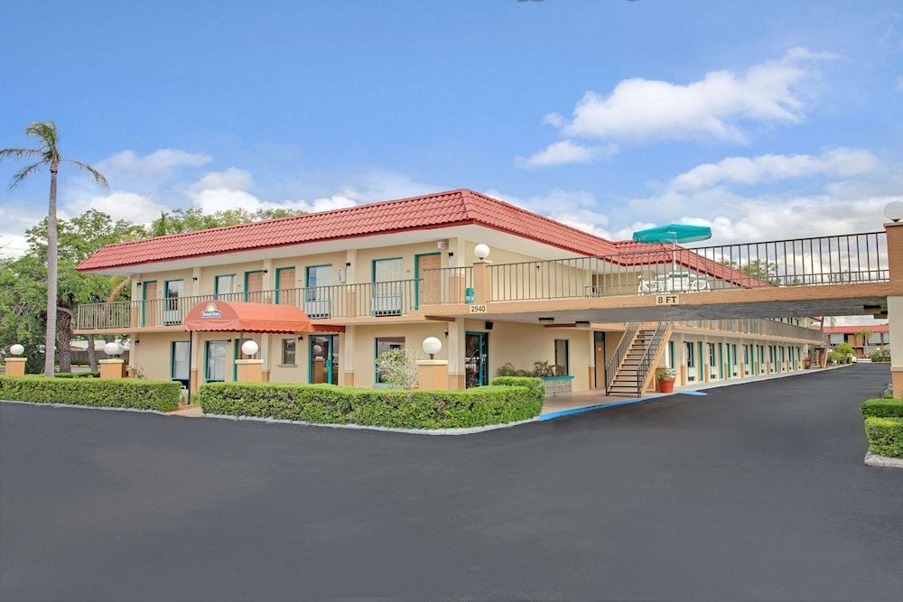 Days Inn by Wyndham Clearwater/Central 1