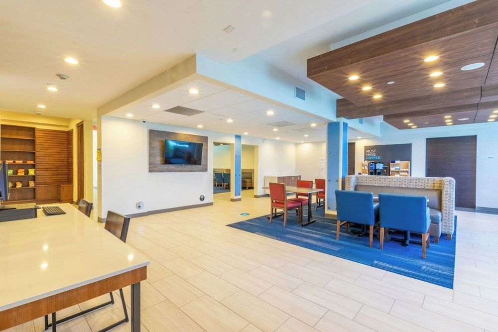 Holiday Inn Express ANAHEIM WEST by IHG 1
