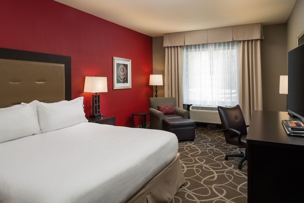 Holiday Inn Express KLAMATH - REDWOOD NTL PK AREA by IHG 2