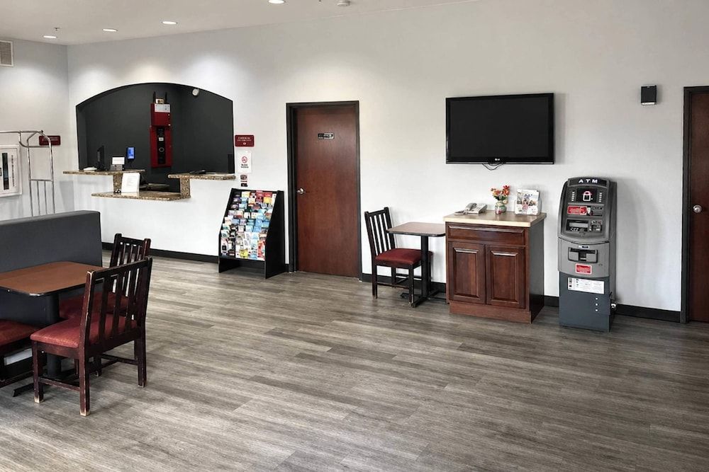 Suburban Studios Clute - Lake Jackson 1