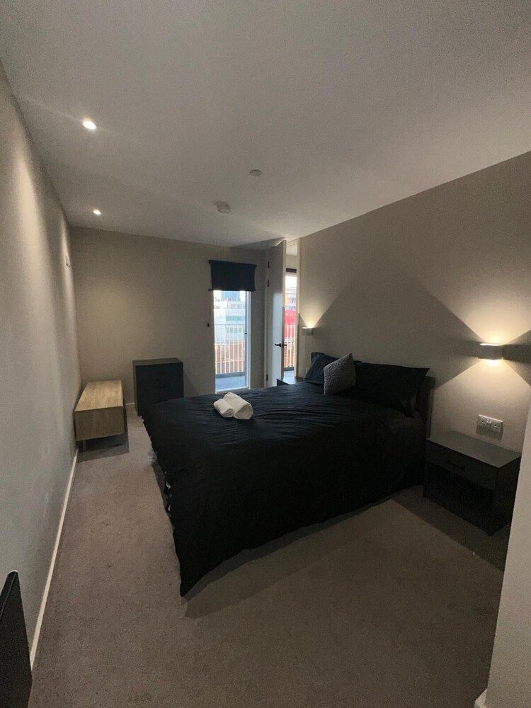 2br-2ensuite-balcony-cityview-parking-central 2