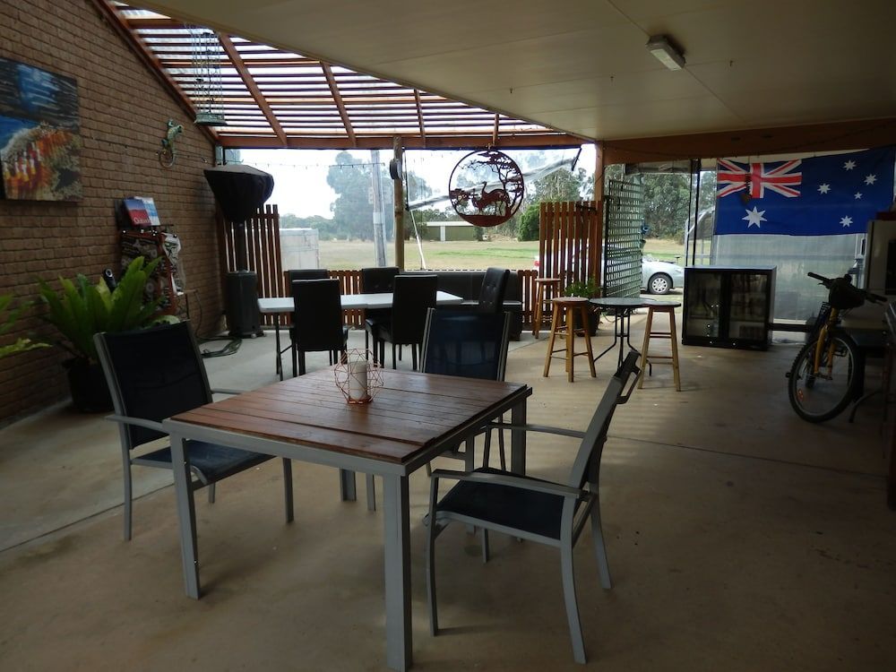 Mountain View Motor Inn & Holiday Lodges 1