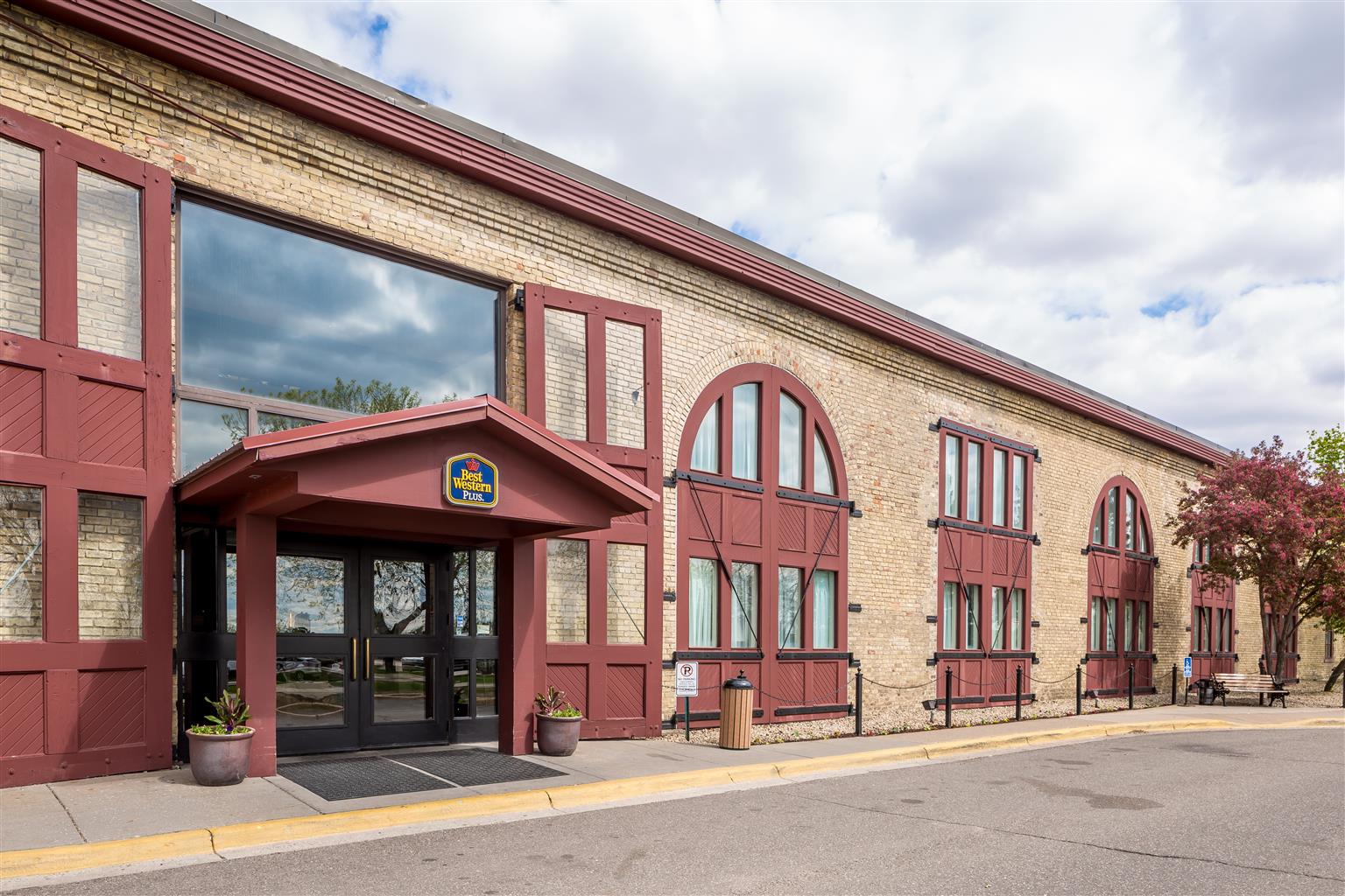 Best Western Plus Como Park Hotel 1