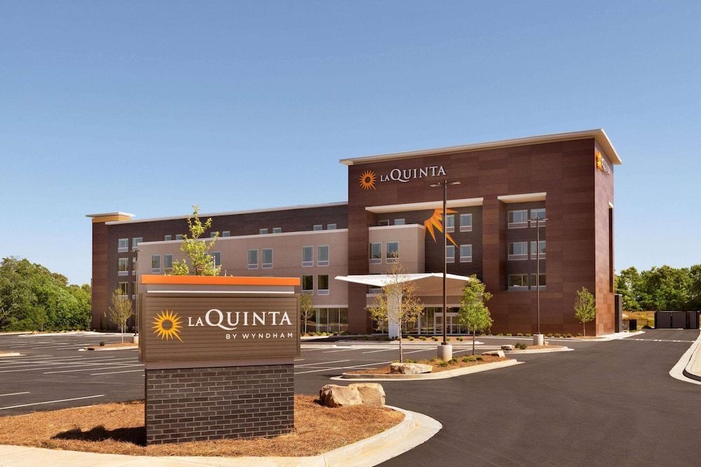 La Quinta Inn & Suites by Wyndham Braselton 1