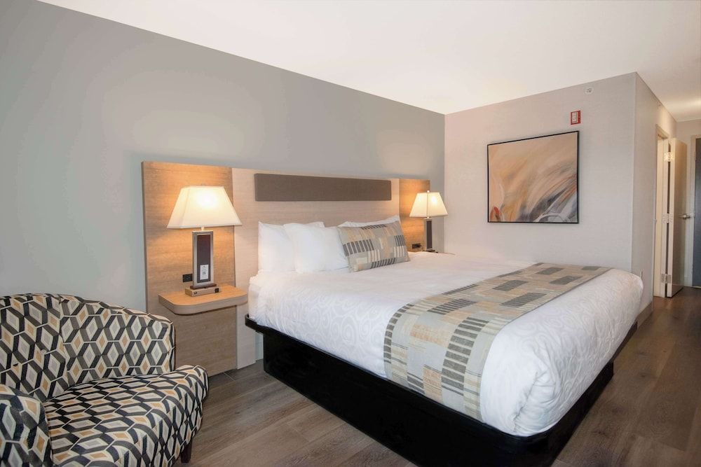 Coast Abbotsford Hotel & Suites 1