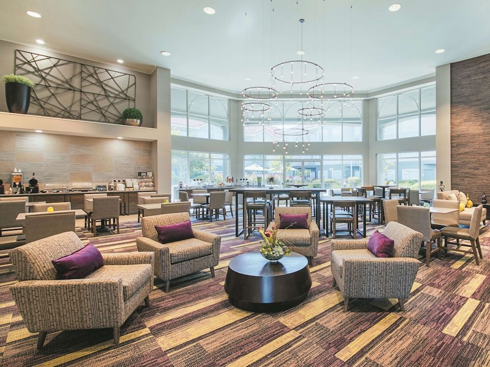 La Quinta Inn & Suites by Wyndham Austin Near The Domain 2