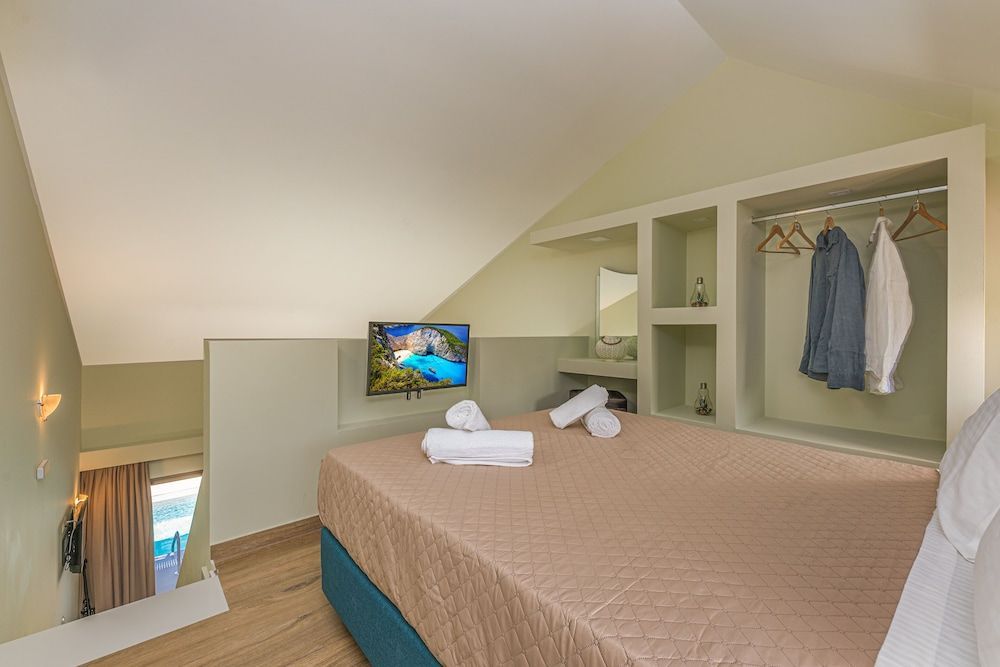 Kozanos Suites with Private Pool 2