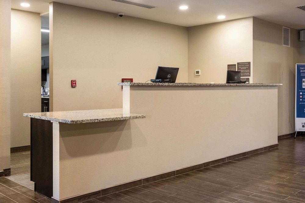 Comfort Suites Brunswick Town Center 2