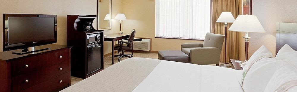 Armoni Inn & Suites 2
