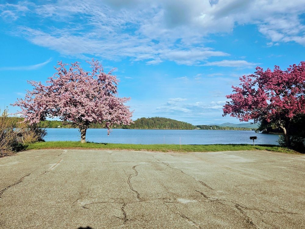 Island Pond Country Inn (Formerly the Lakefront Inn & Motel) 1