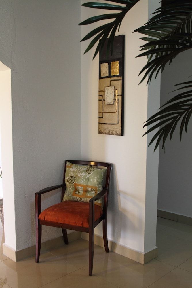 La Maison Hotel 2
