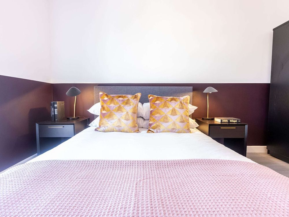 Victoria Square Two-bed Accommodation by Belvilla 1