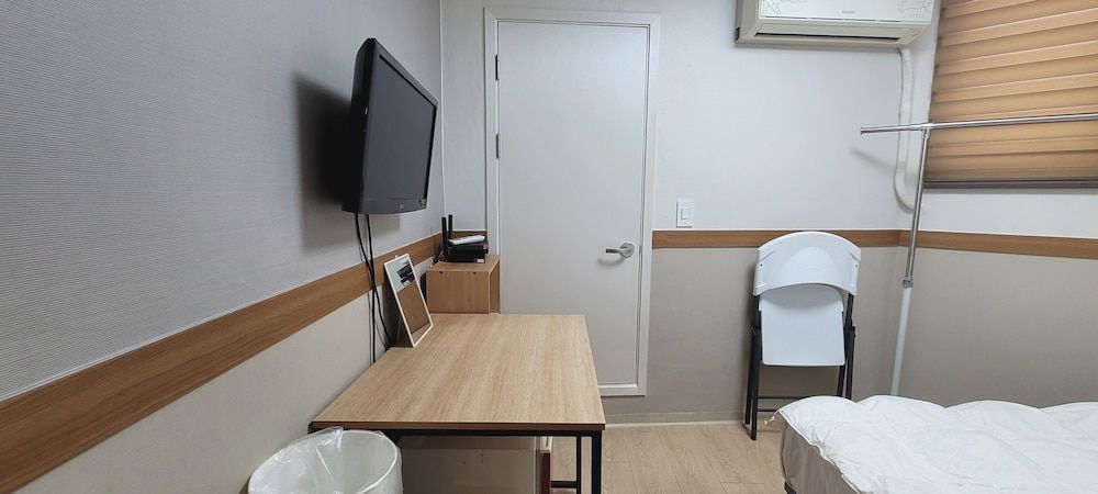 Sweet House Seoul, Line 2 & 5 - Direct to Hongdae Gangnam 2