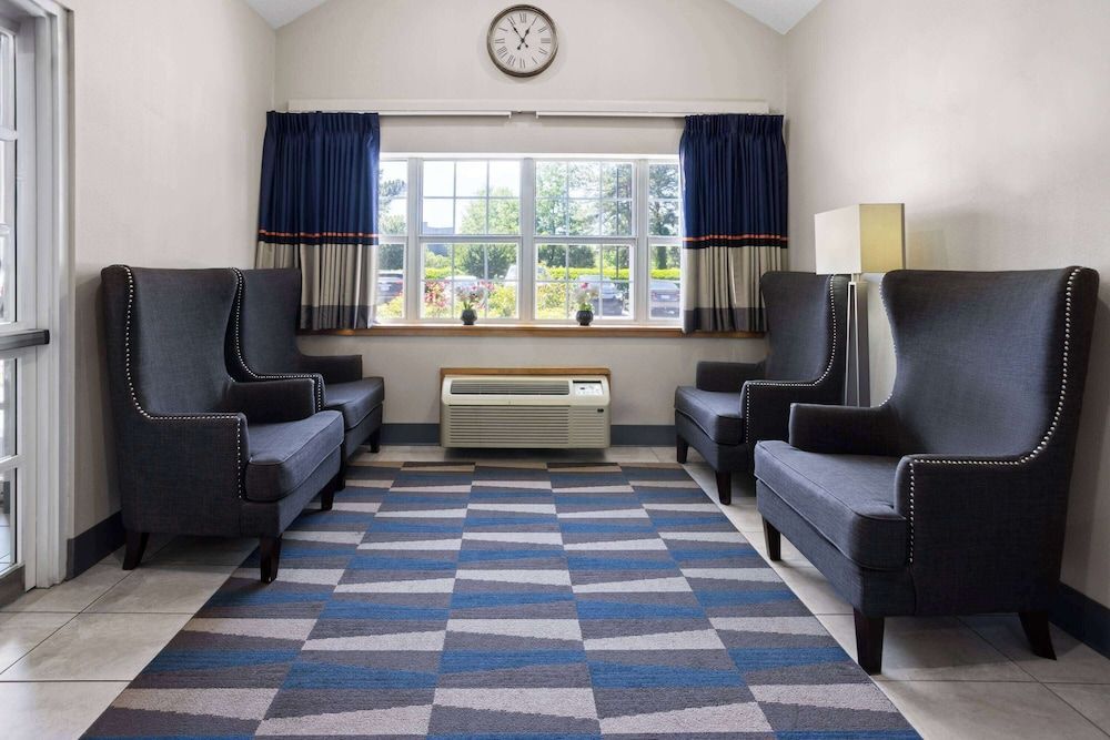 Microtel Inn by Wyndham Raleigh-Durham Airport 2