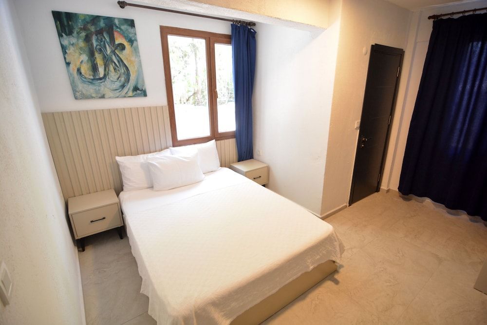 Ados Hotel 2