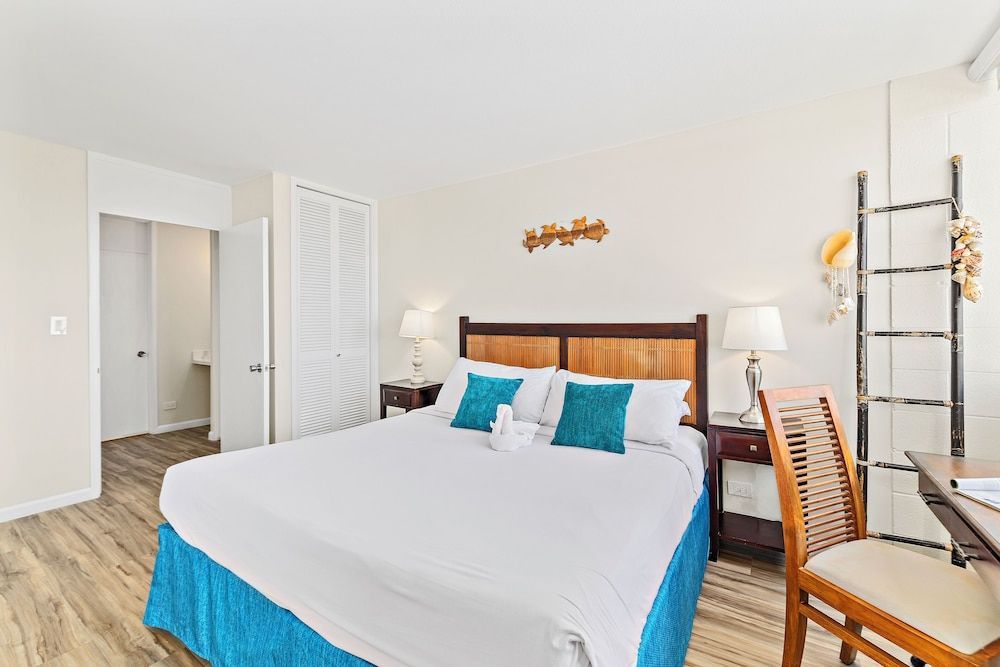 Ocean View 1BR at Ilikai Marina 2