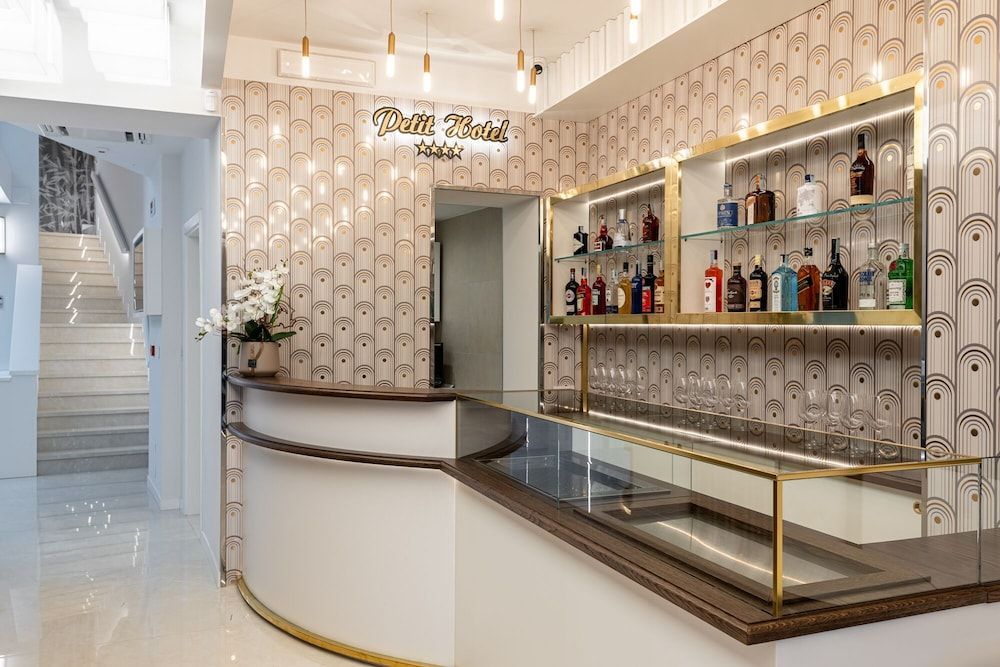 Petit Hotel 2
