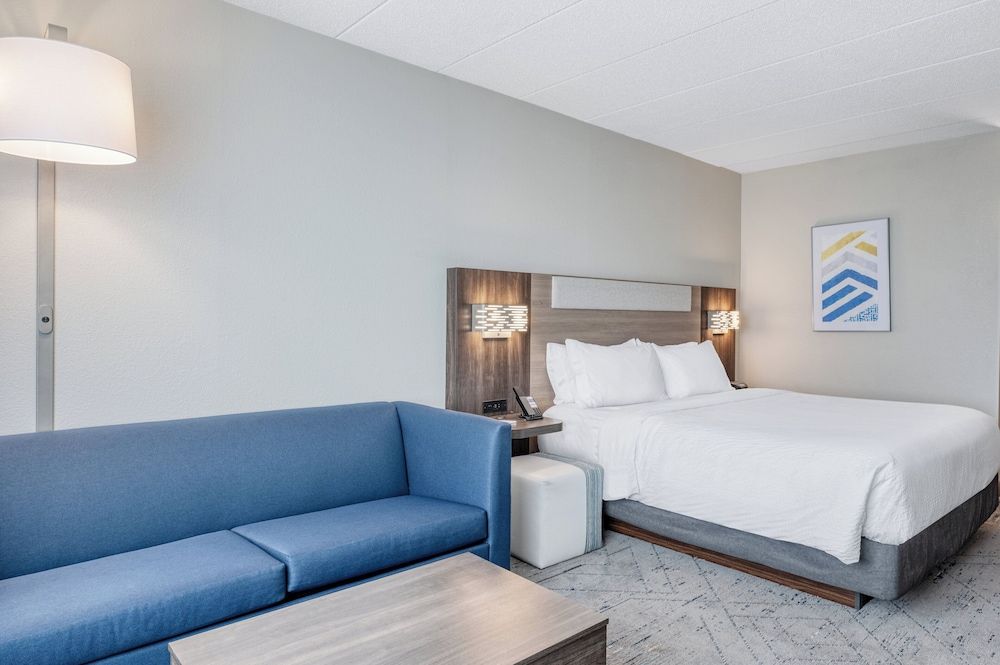 Holiday Inn Express & Suites COLUMBUS AIRPORT by IHG 2