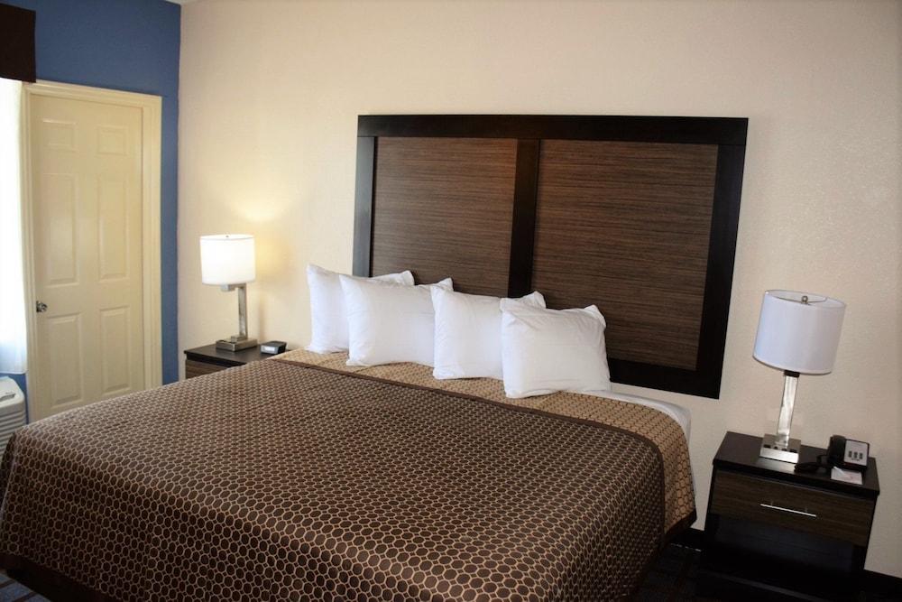 Hawthorn Suites by Wyndham Columbia 2