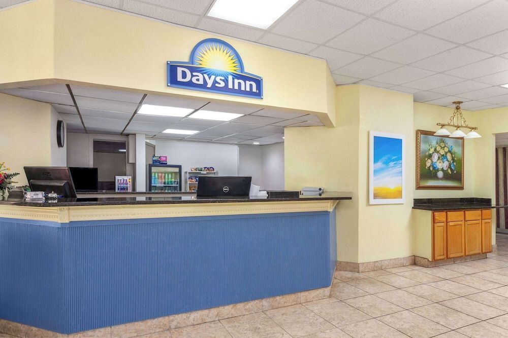Days Inn by Wyndham Shelby 2