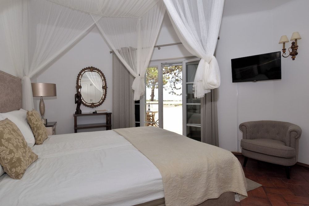 Villa Casa Tulipa Sleeps 4 with Pool Garden & A c 2