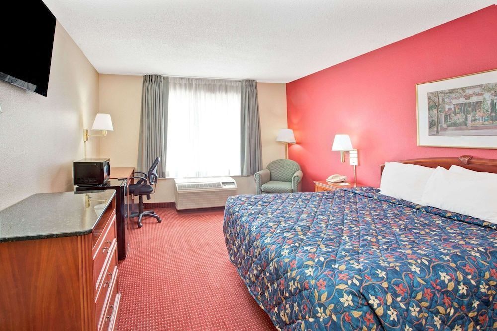 Days Inn by Wyndham Marietta-Atlanta-Delk Road 2