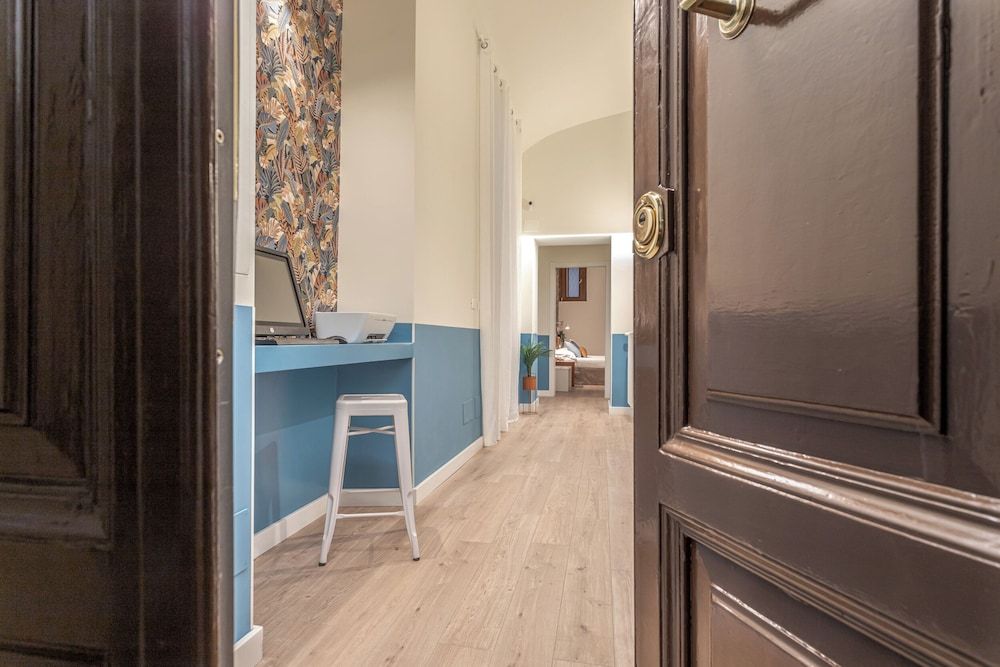 Vittoria Garden Suites Elegant Guesthouse Near Colosseum 2