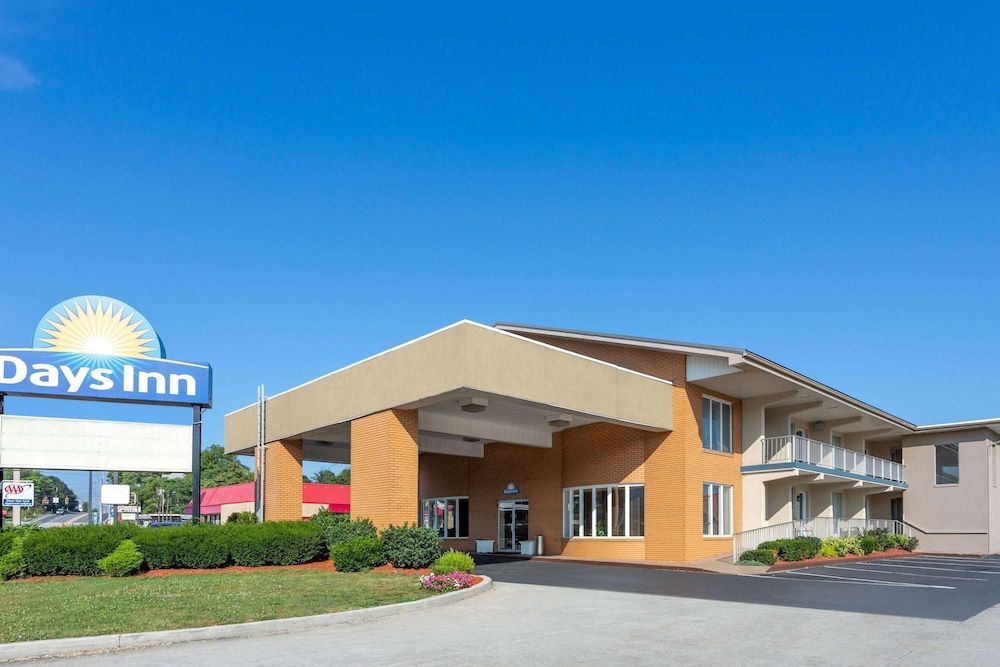 Days Inn by Wyndham Breezewood 1