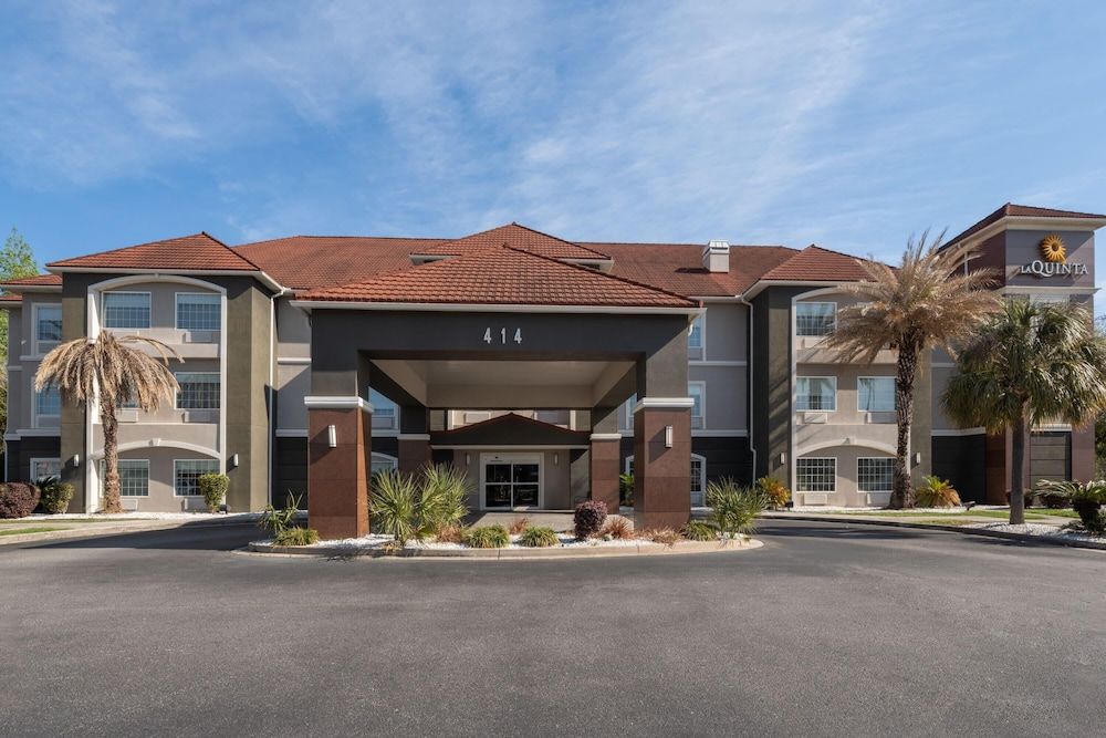 La Quinta Inn & Suites by Wyndham Savannah Airport - Pooler 1