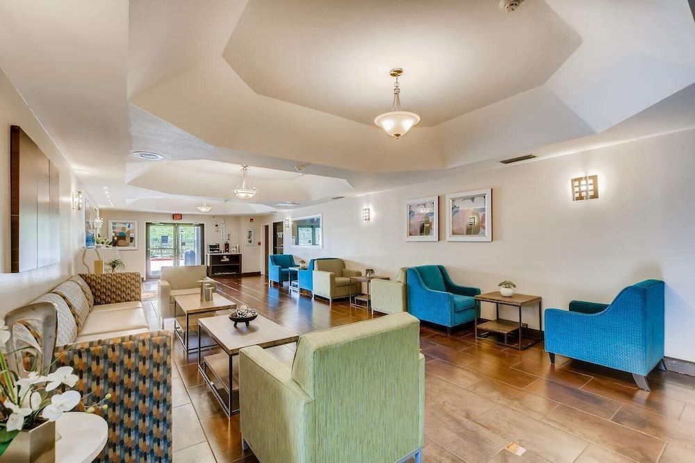 Orangewood Inn & Suites Midtown 1