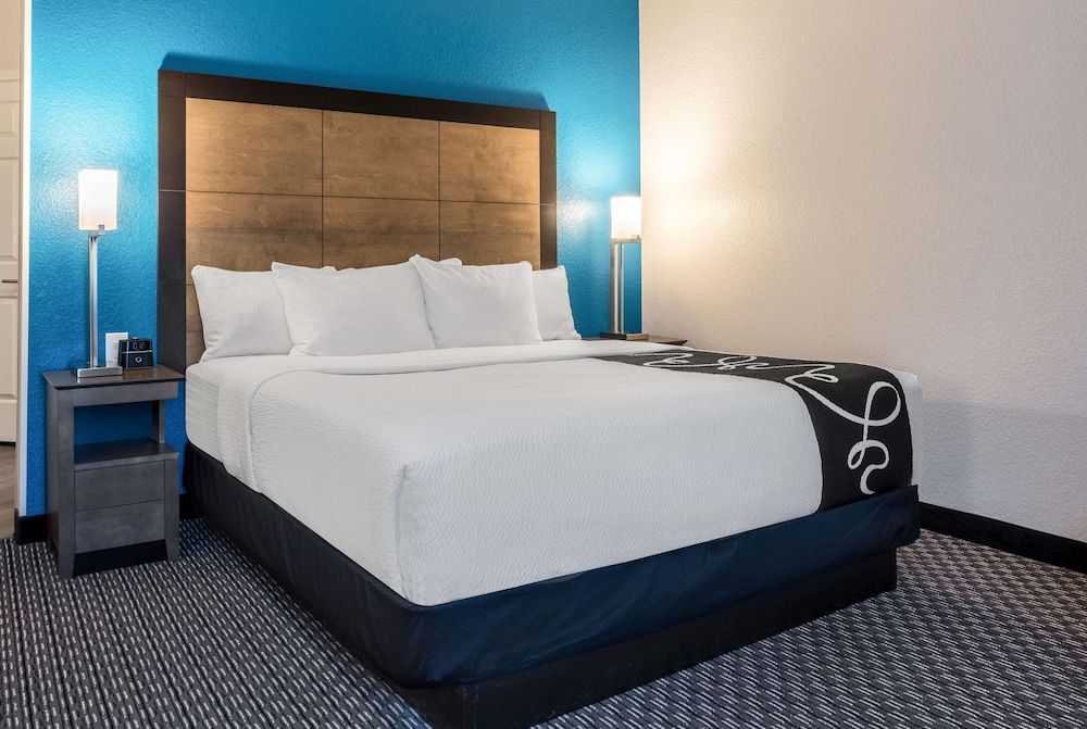 La Quinta by Wyndham Orlando Lake Mary 1