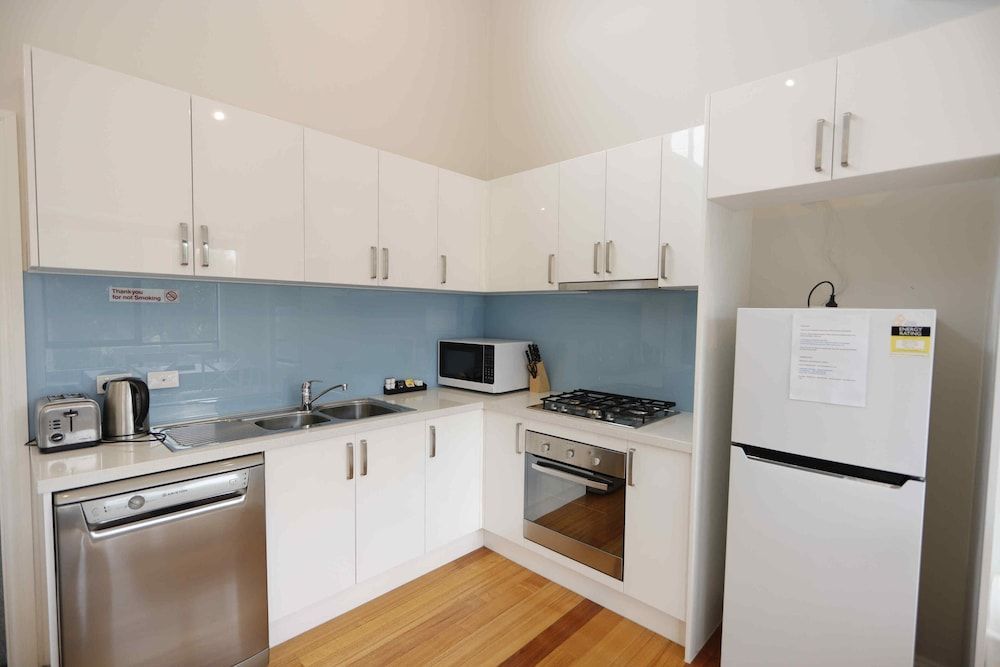 Apollo Bay Seal Apartments 2