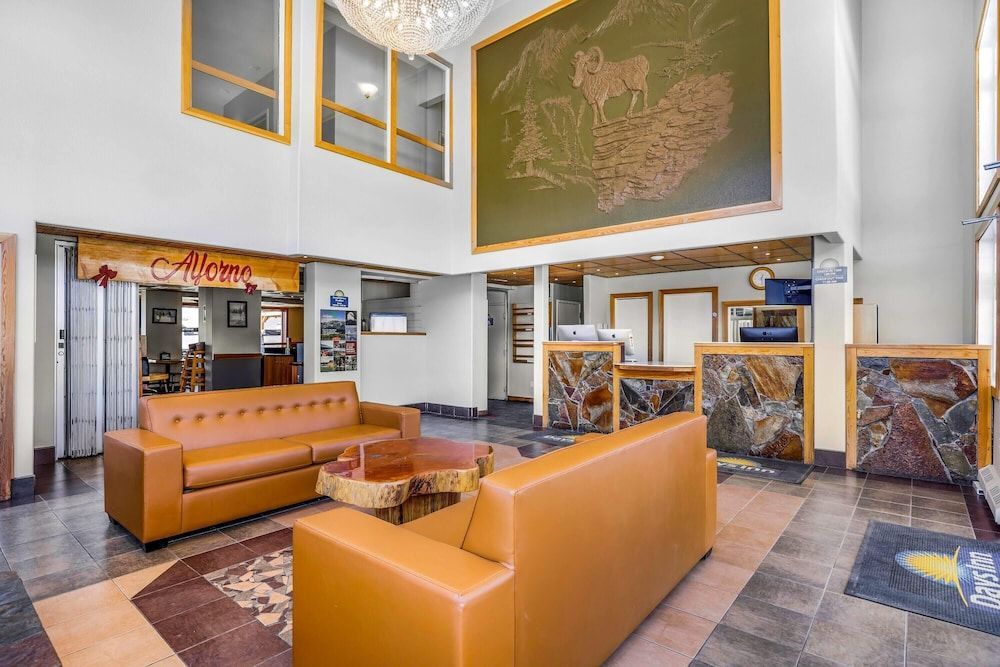 Days Inn by Wyndham Golden 2